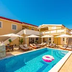 Karmen - Poolhouse - Private Oasis 8 شقة