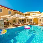 Karmen - Poolhouse - Private Oasis 8 * فير