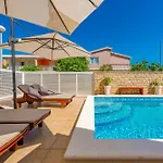 Karmen - Poolhouse - Private Oasis 8