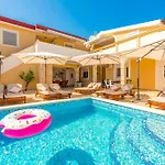 شقة Karmen - Poolhouse - Private Oasis 8