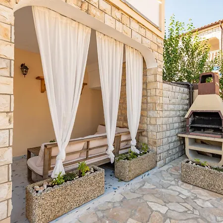 Apartment Karmen - Poolhouse - Private Oasis 8 *