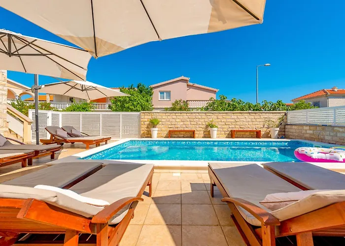 Karmen - Poolhouse - Private Oasis 8 *