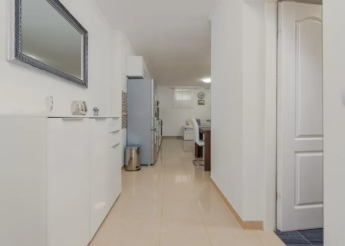 Karmen - Poolhouse - Private Oasis 8 Apartment Vir