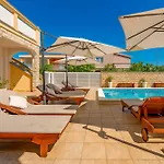 Lägenhet Karmen - Poolhouse - Private Oasis 8 Vir