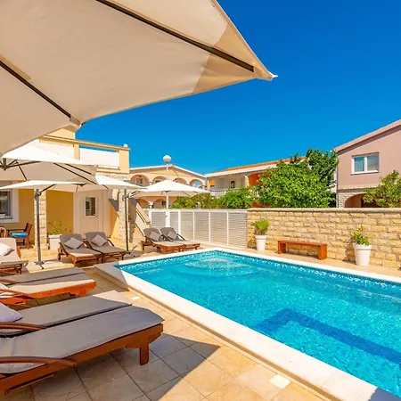 Karmen - Poolhouse - Private Oasis 8 Lägenhet