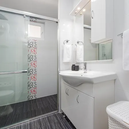 Karmen - Poolhouse - Private Oasis 8 Vir