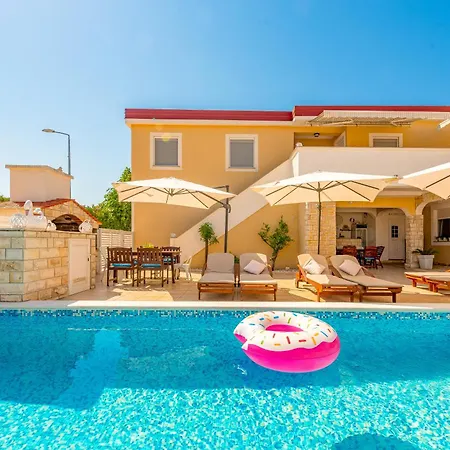 Karmen - Poolhouse - Private Oasis 8 * Vir