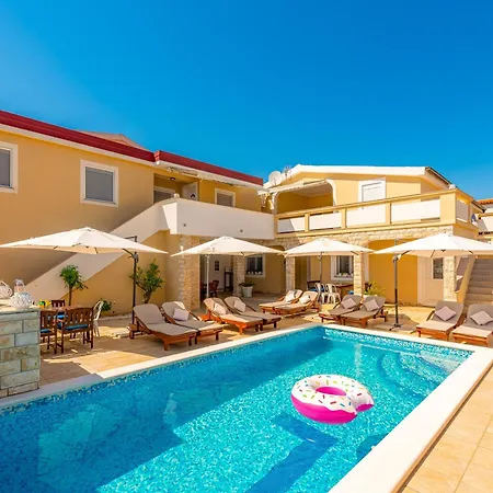 Karmen - Poolhouse - Private Oasis 8 Lägenhet