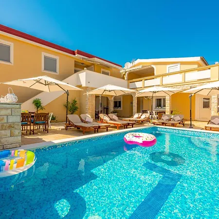 Karmen - Poolhouse - Private Oasis 8 * Vir