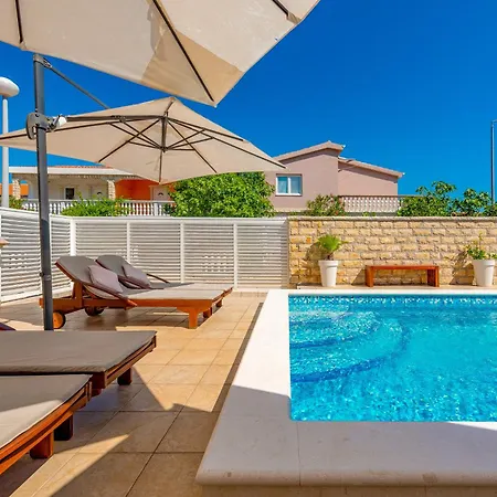 Karmen - Poolhouse - Private Oasis 8