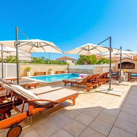 Karmen - Poolhouse - Private Oasis 8 Lägenhet *