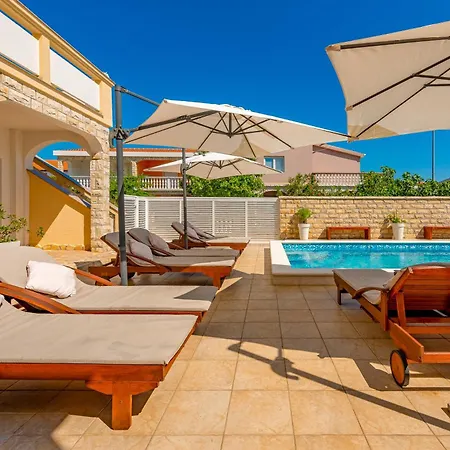 Lägenhet Karmen - Poolhouse - Private Oasis 8 Vir
