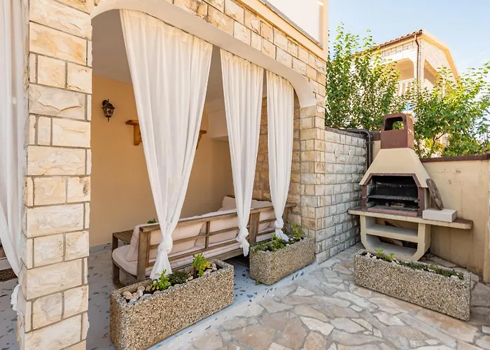Apartman Karmen - Poolhouse - Private Oasis 8 *